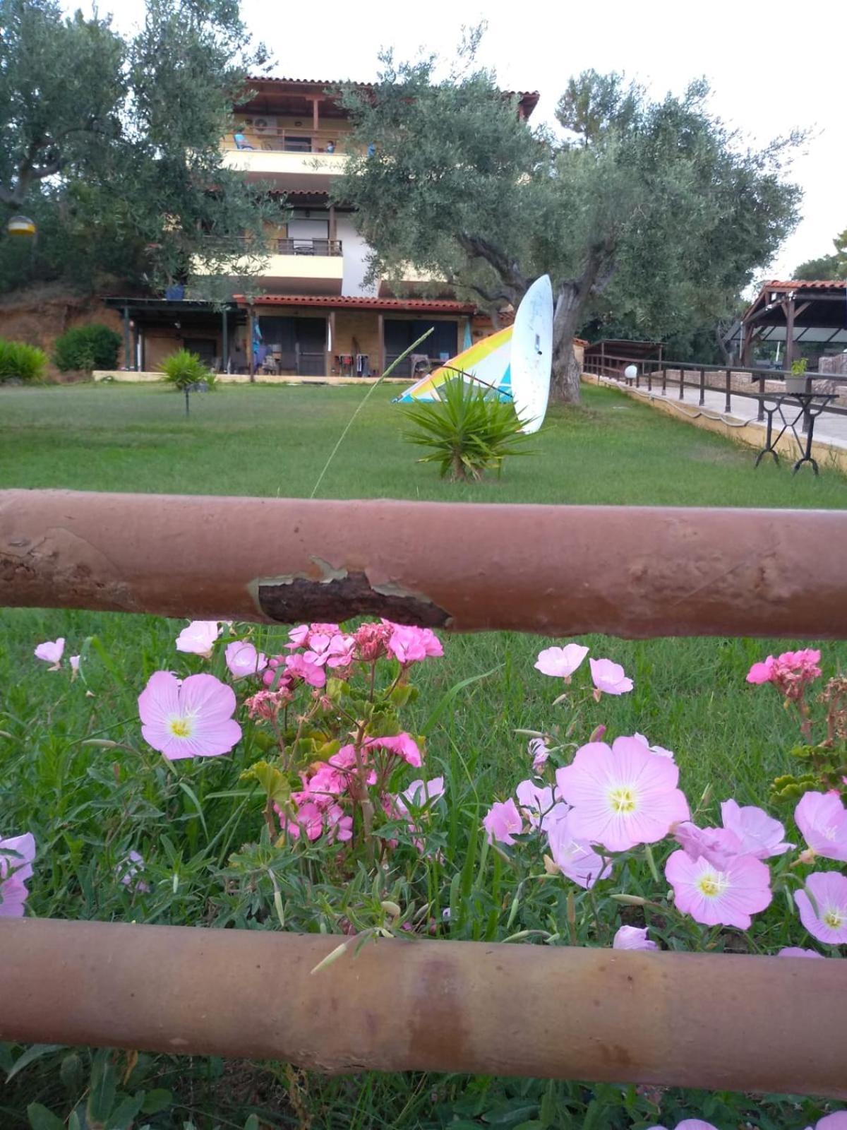 Bambola Apartments Nea Moudania Esterno foto
