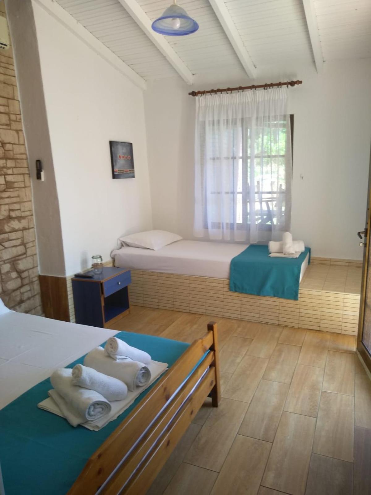 Bambola Apartments Nea Moudania Esterno foto