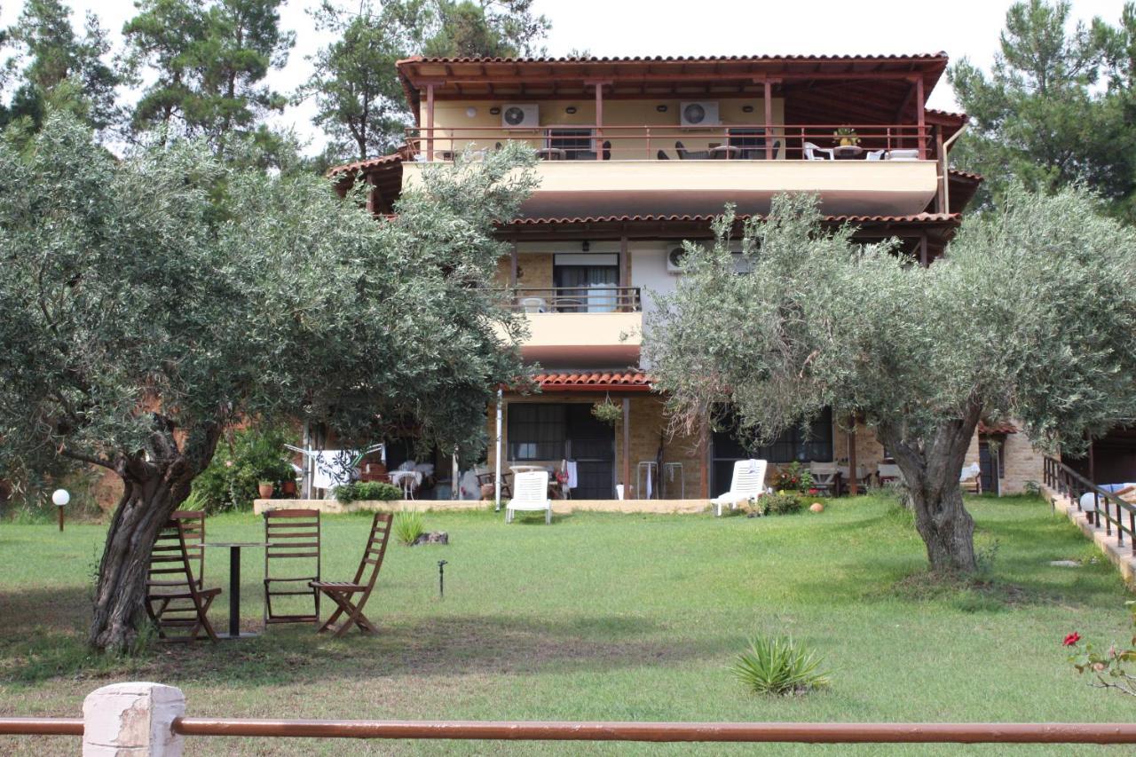Bambola Apartments Nea Moudania Esterno foto